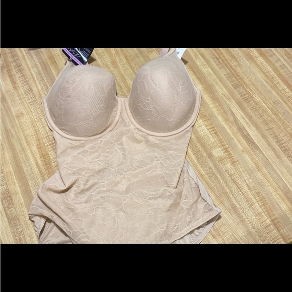 Bali Women Firm-Control Ultra lLight Body Shaper Lace BuiltIn Underwire NWT 36DD - Picture 12 of 12